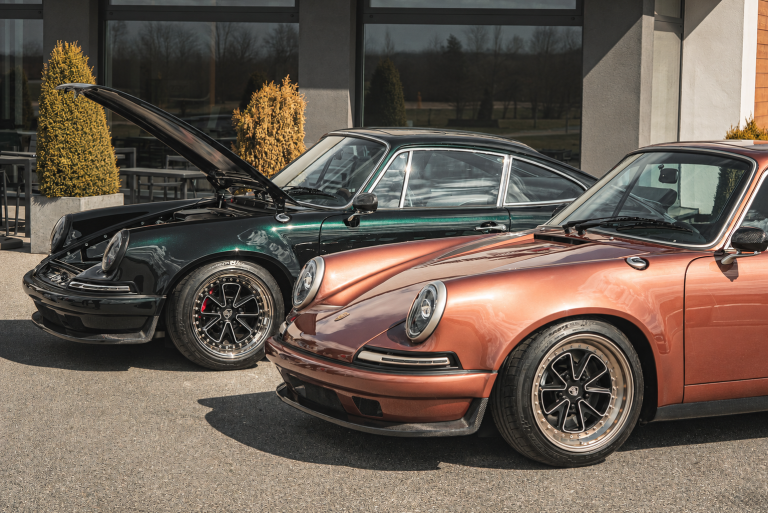Dwa zmodyfikowane klasyczne modele Porsche 911 restomod